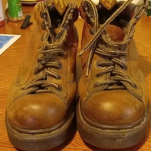 Doc Martens vintage style tan american fits women's size 9 to 9.5